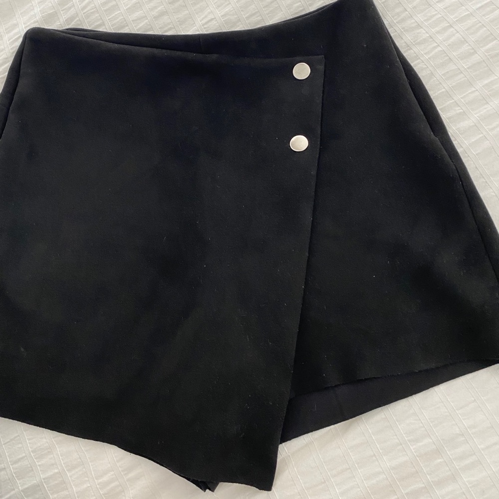 Zara black skirt/shorts size small